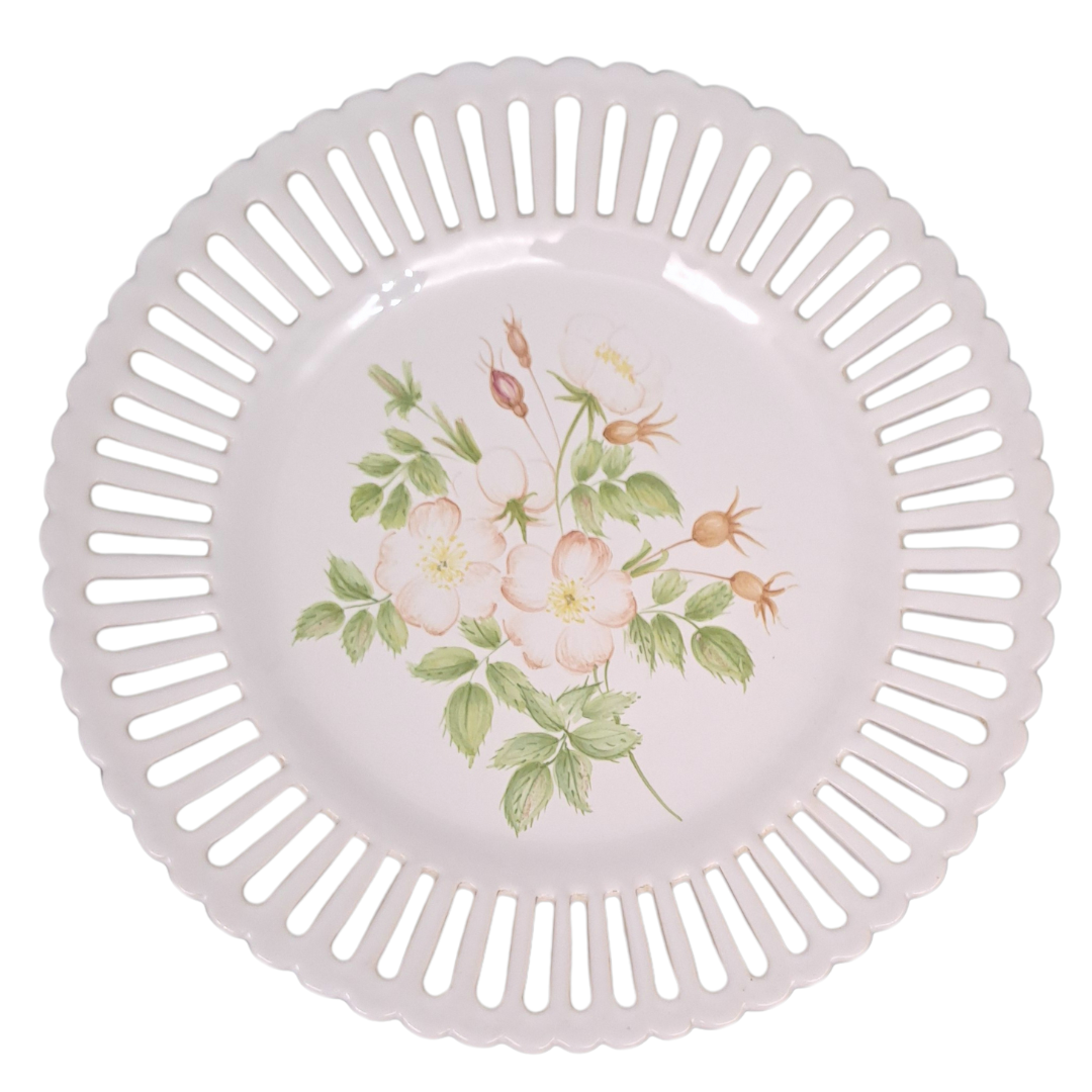 Openwork Bourg-Joly plate with Redouté flower decoration