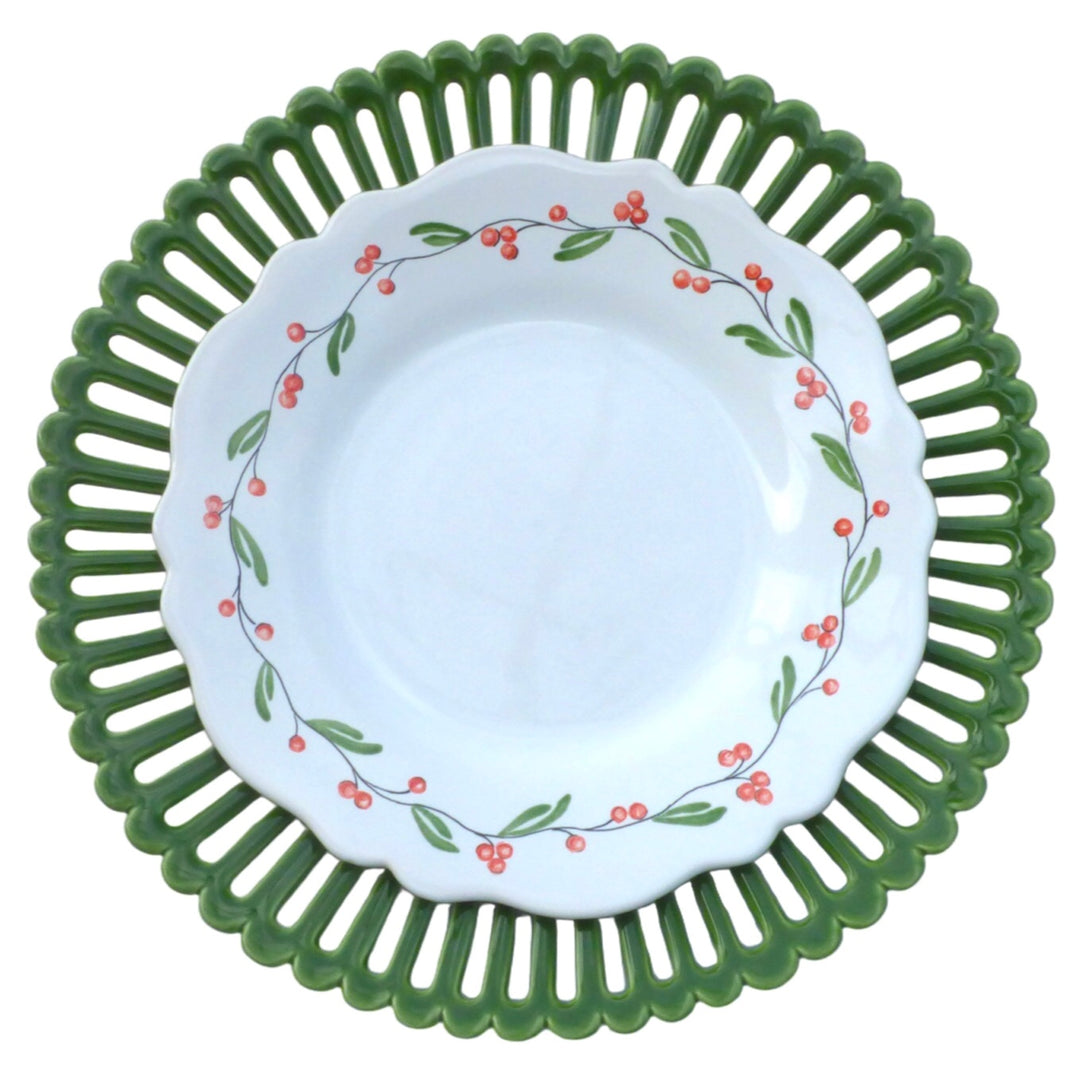 Scalloped Edge Feston plate with Red Berry garland decoration