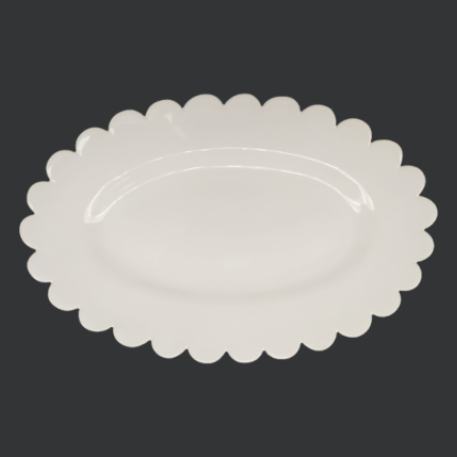 Large Scallop Chevet Pleine oval serving platter in white