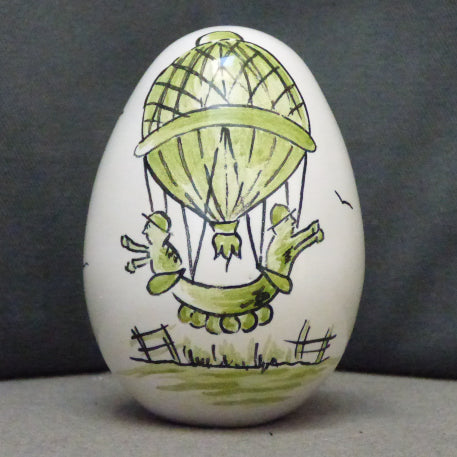 Egg with Mongolfière monochrome green hand painted decoration