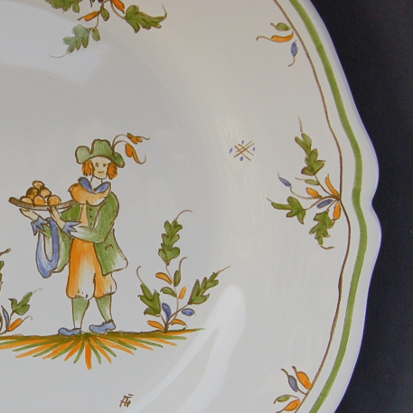 Feston plate with hand painted decoration Moustiers 16