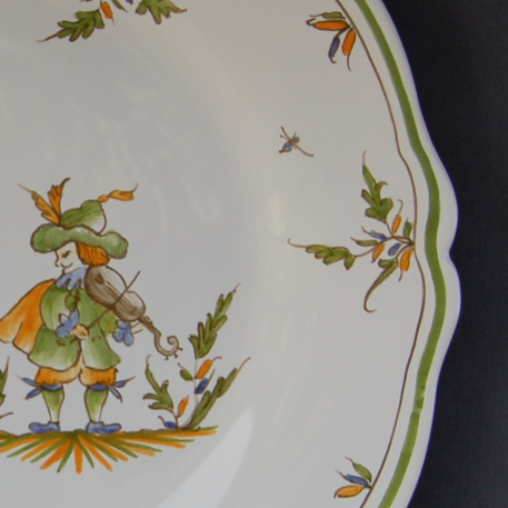 Feston plate with hand painted decoration Moustiers 17