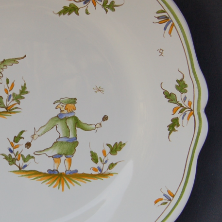 Feston plate with hand painted decoration Moustiers 18