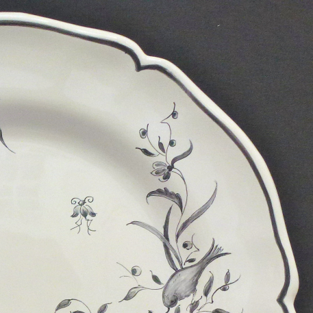 Scalloped Edge Round Feston serving plate with St Omer monochrome grey decor