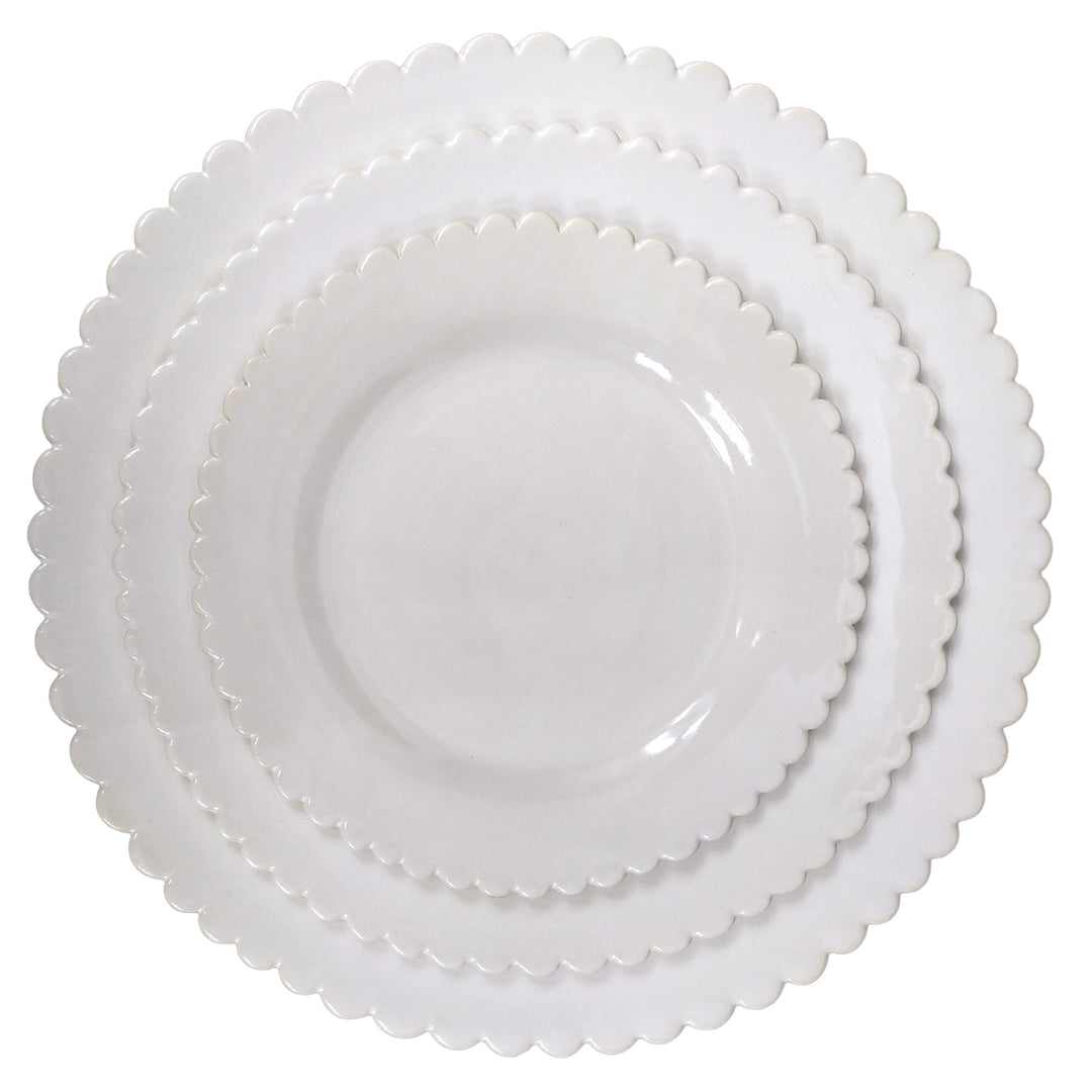 Small Scallop Bourg-Joly Pleine Plate in white