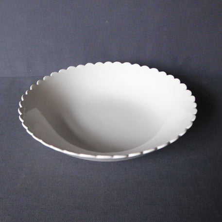 Small Scallop Bourg-Joly Pleine bowl in white